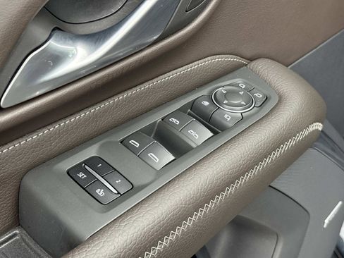 Certified 2022 GMC Yukon XL Denali w/ Denali Ultimate Package image 13