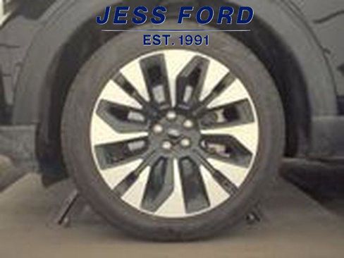 Used 2025 Ford Explorer Platinum w/ LUX Leather Package image 6