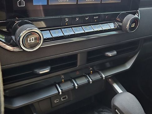 Used 2025 Chevrolet Colorado Trail Boss image 15