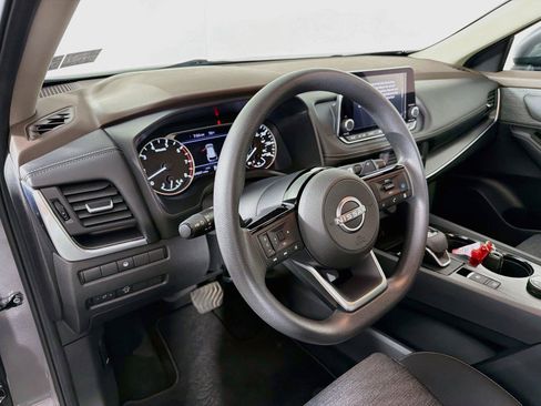 Used 2023 Nissan Rogue SV AWD/4WD image 16