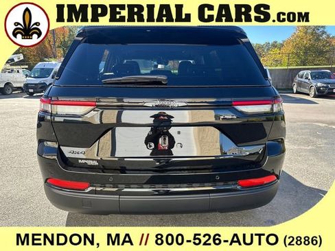 New 2025 Jeep Grand Cherokee Altitude image 11