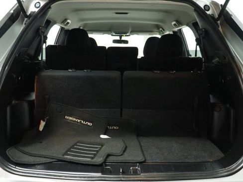 Used 2023 Mitsubishi Outlander ES FWD image 29