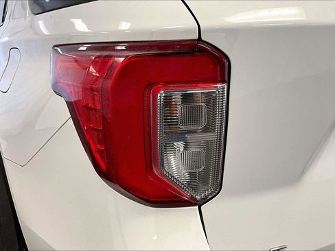 Used 2022 Ford Explorer XLT w/ Equipment Group 202A image 29
