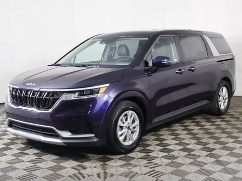 Used 2024 Kia Carnival LX image 8