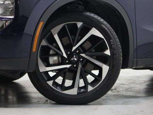 Used 2024 Mitsubishi Outlander SE image 3