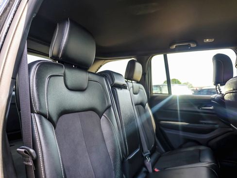 Used 2023 Jeep Grand Cherokee Altitude AWD/4WD image 7
