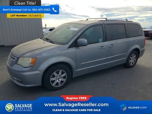 Used 2013 Chrysler Town & Country Touring image 1