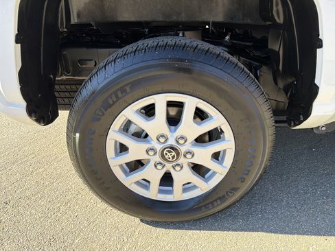 Used 2024 Toyota Tacoma SR5 image 17