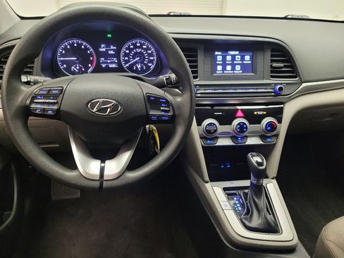 Used 2019 Hyundai Elantra SE FWD image 22