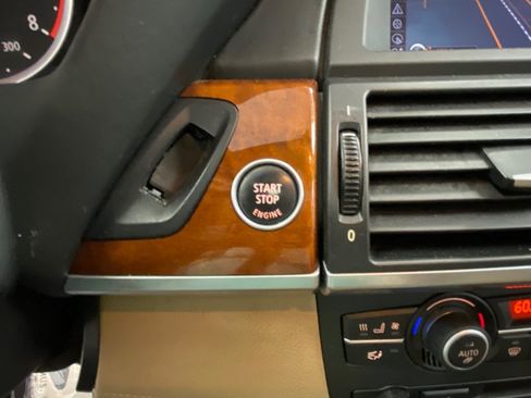 Used 2011 BMW X5 M AWD/4WD image 31