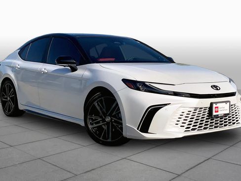 Used 2025 Toyota Camry XSE w/ Premium Plus Package FWD image 3