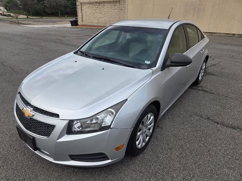 Used 2011 Chevrolet Cruze LS image 3