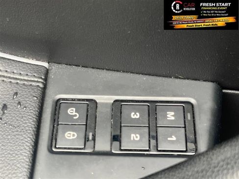 Used 2018 Jaguar F-PACE Premium image 31