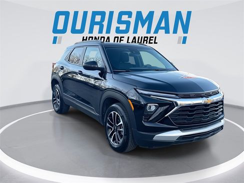 Used 2025 Chevrolet TrailBlazer LT image 2