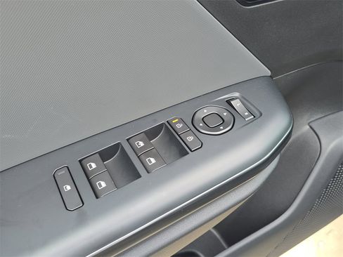 New 2025 Kia K4 LXS image 21