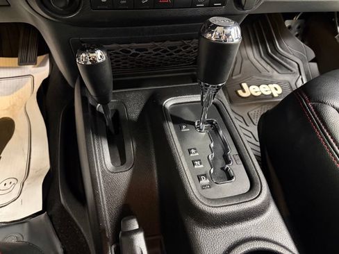Used 2016 Jeep Wrangler Unlimited Rubicon w/ Connectivity Group AWD/4WD image 20