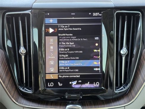 Used 2021 Volvo XC60 T5 Momentum w/ Premium Package image 13