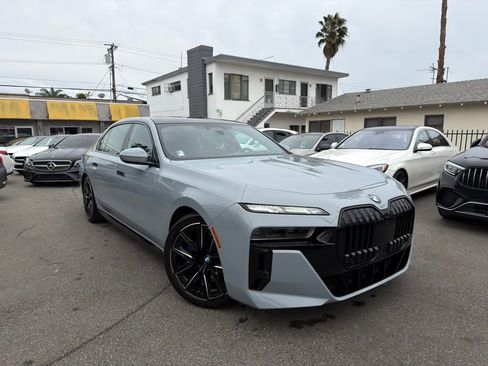 Used 2023 BMW 760i xDrive w/ Executive Package image 3