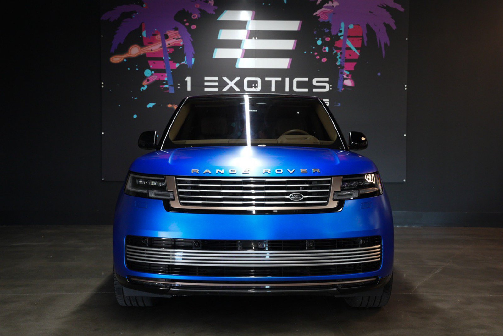 Used 2023 Land Rover Range Rover SV AWD/4WD image 3