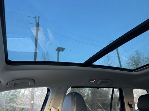 Certified 2025 Volkswagen Atlas SEL image 27