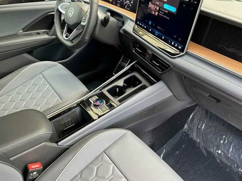 New 2026 Volkswagen Tiguan SEL R-Line AWD/4WD image 16