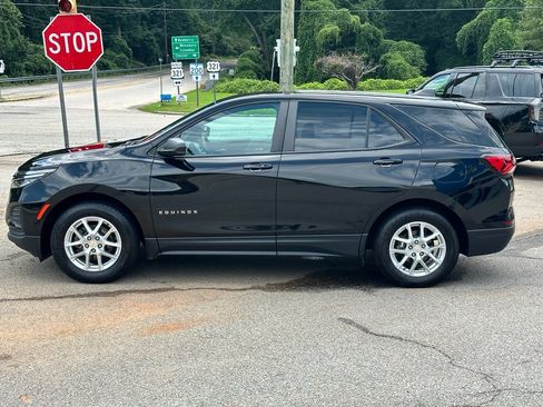 Used 2023 Chevrolet Equinox LS FWD image 4