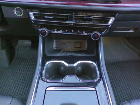 Used 2024 Chevrolet Traverse Z71 image 19