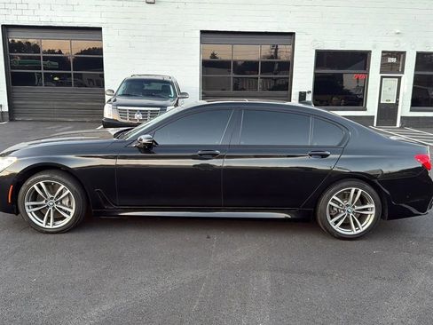 Used 2017 BMW 750i 750i Sedan 4D image 4