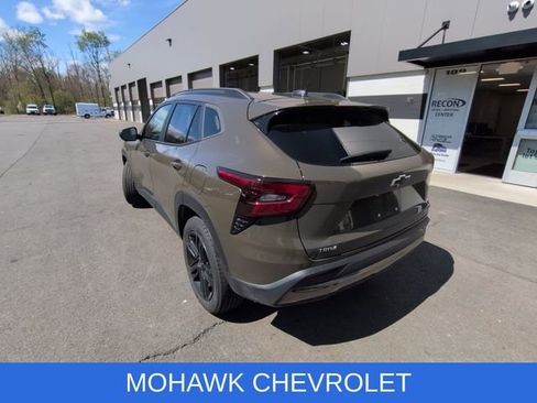 Used 2024 Chevrolet Trax ACTIV w/ Sunroof Package FWD image 3