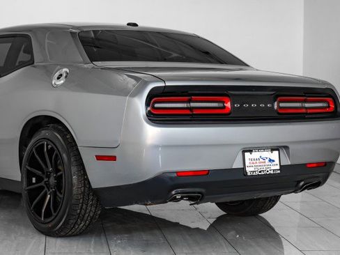 Used 2015 Dodge Challenger SXT image 53