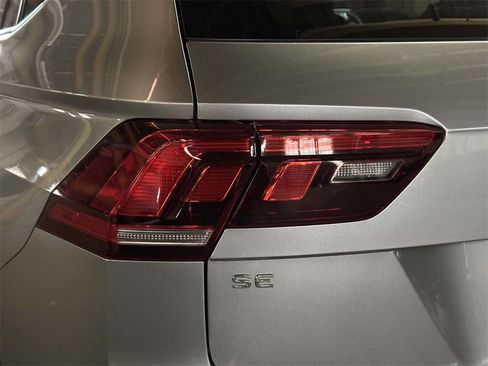 Used 2022 Volkswagen Tiguan SE image 11