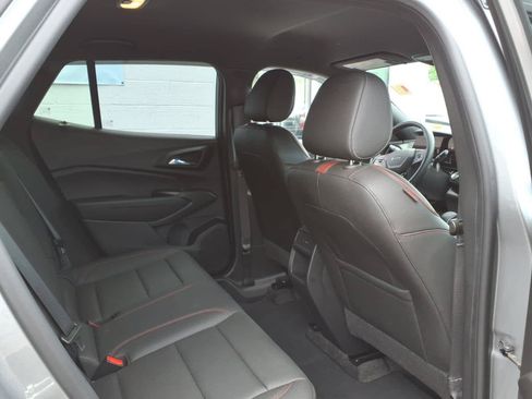 Certified 2025 Chevrolet Trax RS FWD image 22