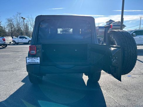 Used 2015 Jeep Wrangler Sport image 8