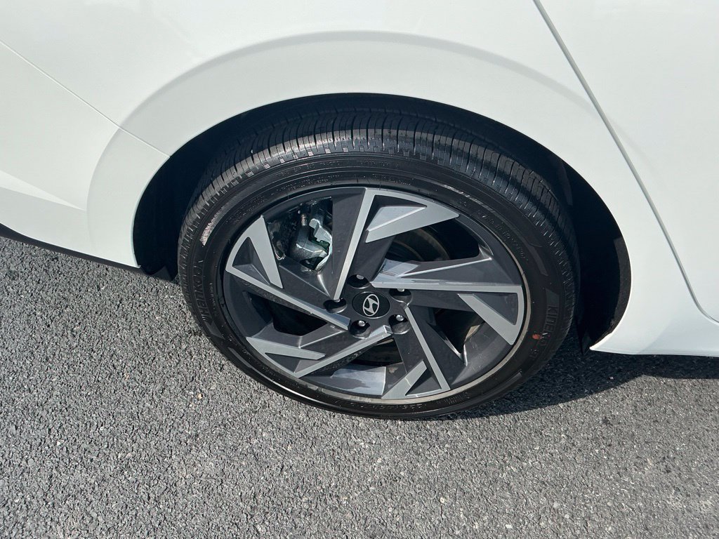 Certified 2026 Hyundai Elantra Limited FWD image 5