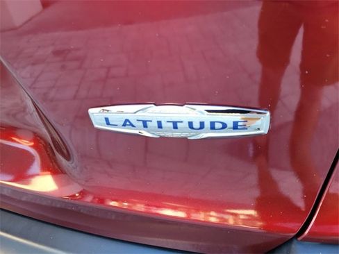 Certified 2019 Jeep Cherokee Latitude Plus w/ Comfort/Convenience Group image 12