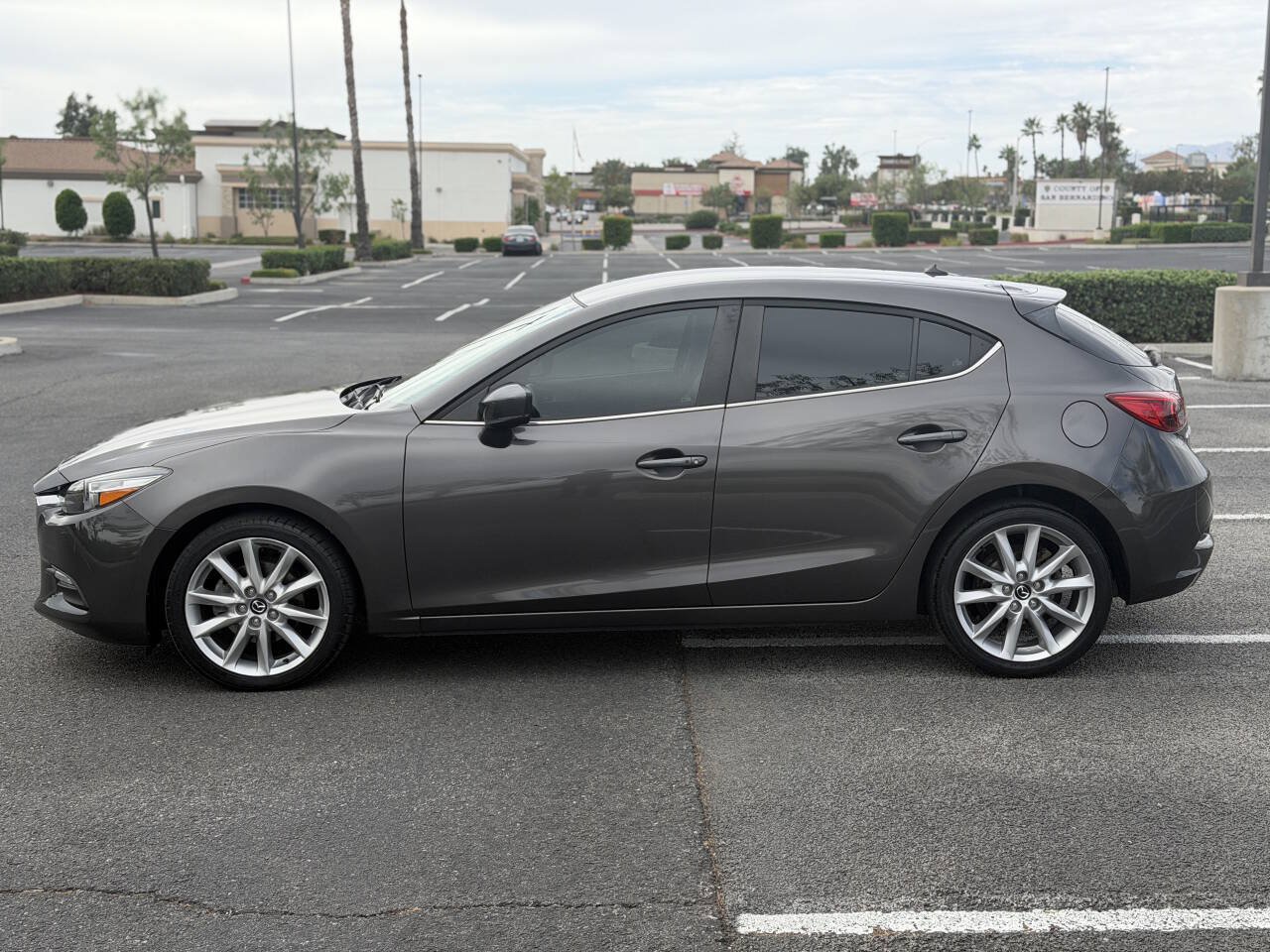 Used 2017 MAZDA MAZDA3 Touring FWD image 6