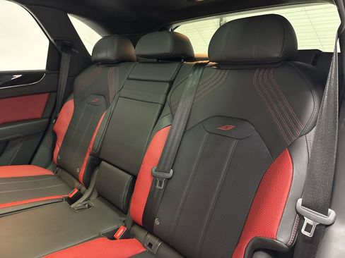 Used 2023 Bentley Bentayga image 42