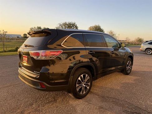 Used 2015 Toyota Highlander XLE image 4