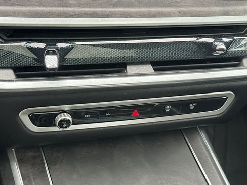 Used 2025 BMW X7 xDrive40i w/ Premium Package image 22