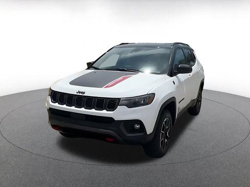 Used 2025 Jeep Compass Trailhawk AWD/4WD image 7