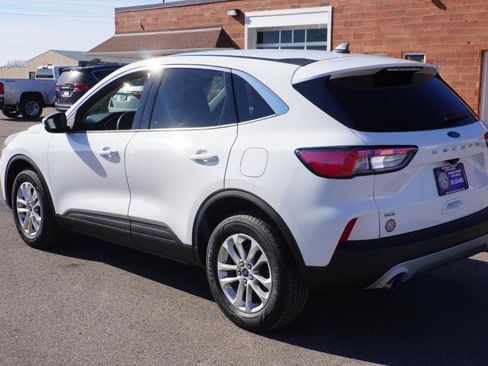 Used 2021 Ford Escape SE image 3