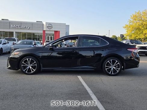 Used 2019 Toyota Camry SE w/ Convenience Package FWD image 2