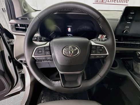 Used 2023 Toyota Sienna XLE w/ XLE Plus Package FWD image 20