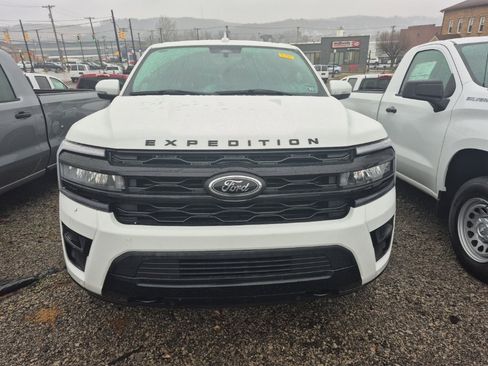Used 2024 Ford Expedition Limited image 2