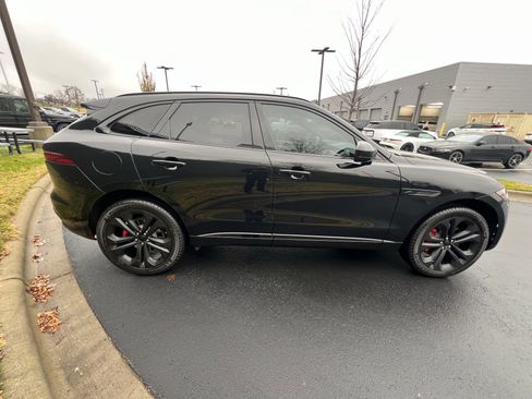 Certified 2023 Jaguar F-PACE R-Dynamic S image 8