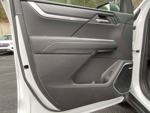 Used 2025 GMC Acadia Elevation image 19