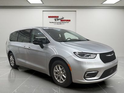 Used 2024 Chrysler Pacifica Touring-L