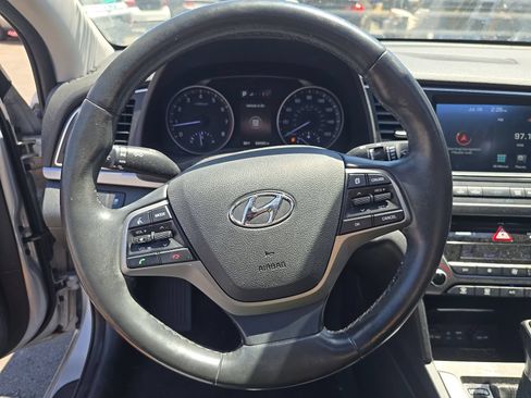 Used 2017 Hyundai Elantra Limited w/ Limited Tech Package 04 FWD image 10