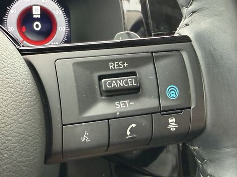 Used 2024 Nissan Pathfinder Platinum FWD image 30