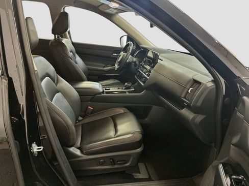 Used 2023 Nissan Pathfinder SL AWD/4WD image 34